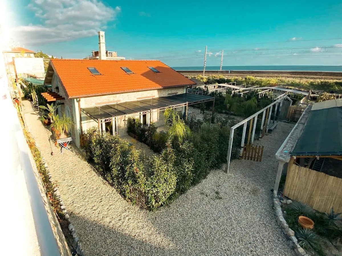 New Agriloft 4 Palms Clima, Giardino E Wi-Fi A 50 Mt Dal Mare Appartement Bordighera Italië